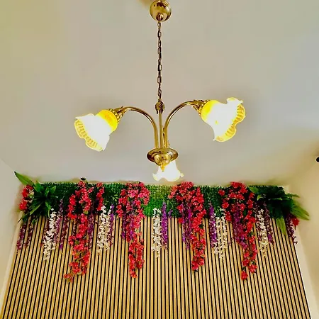 Spacious, Minimalist, Chic Maison De Fleurs * Malgrate