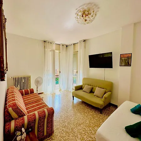 Spacious, Minimalist, Chic Maison De Fleurs * Malgrate