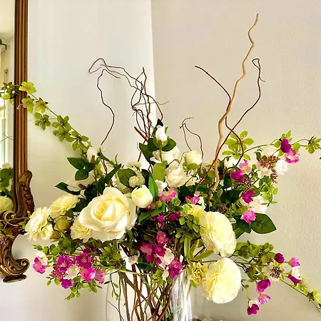 Spacious, Minimalist, Chic 