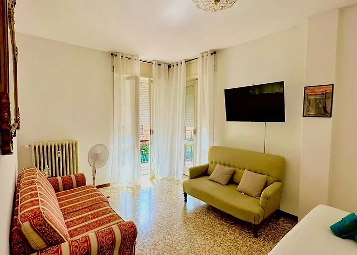 Spacious, Minimalist, Chic 