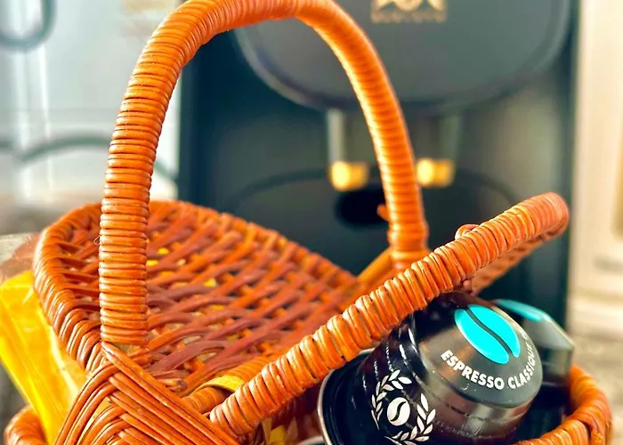 דירה Spacious, Minimalist, Chic 